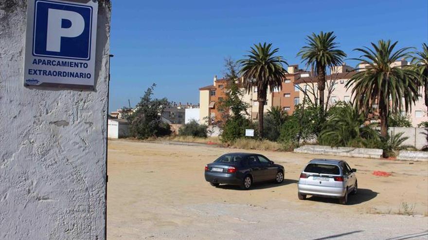 Los aparcamientos de la Feria tendrán controladores nocturnos