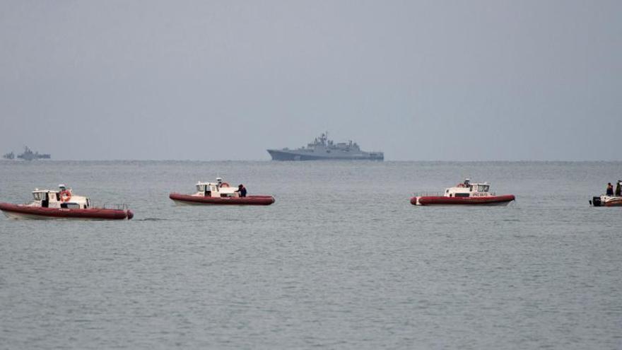 Barcos rusos patrullan en la zona del accidente