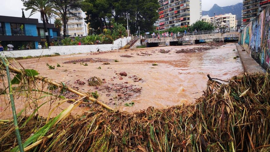 Benicàssim ahogada por el temporal, foto a foto