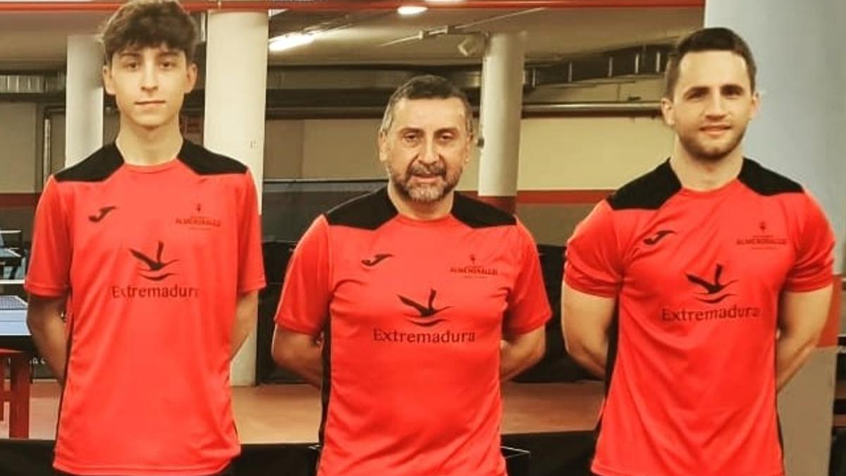 Sergio Pérez, Juan Bautista Pérez y Jesús Sánchez, equipo que ha logrado el ascenso.