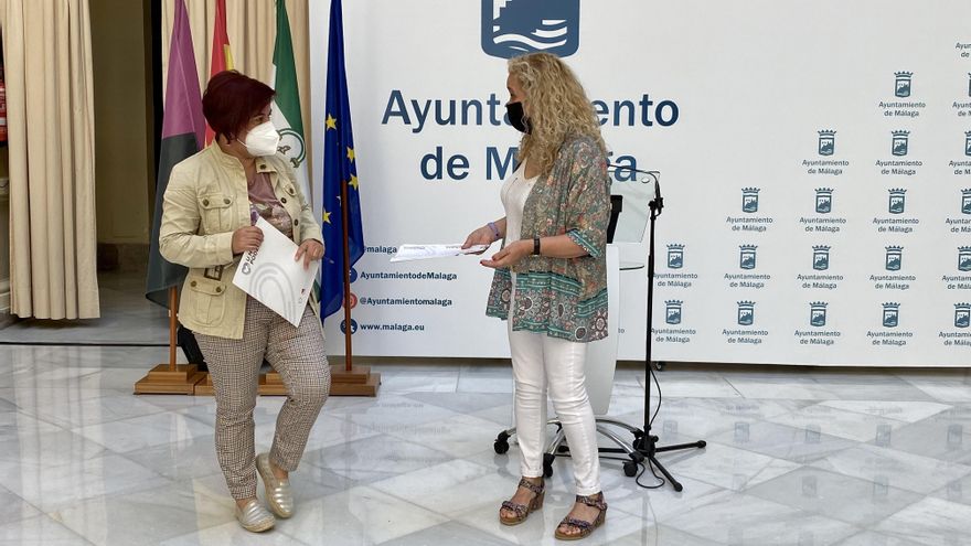 Las concejalas de Adelante Málaga Paqui Macías y Remedios Ramos en una imagen de archivo.