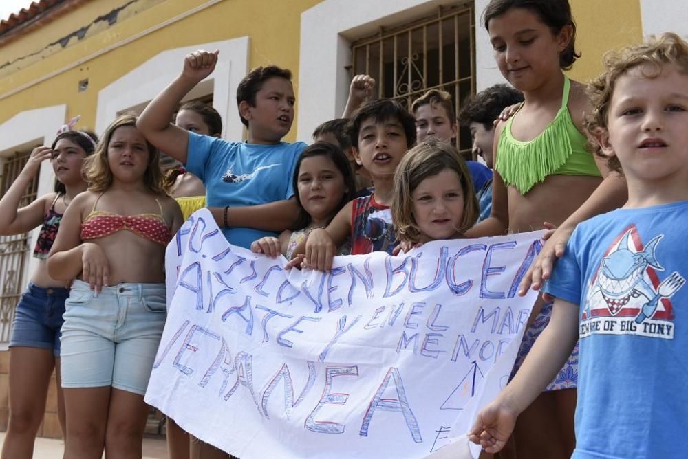 Protestas por el estado del Mar Menor en Los Nieto