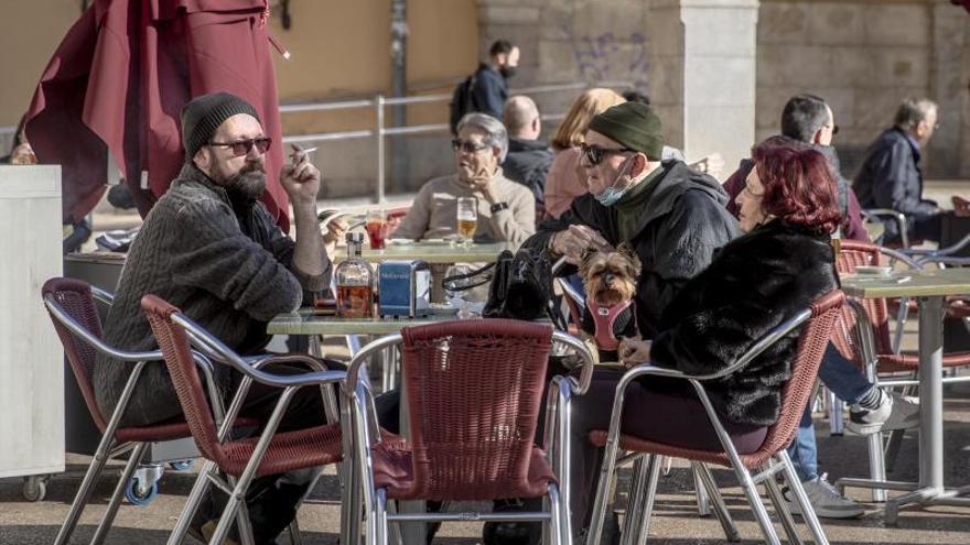 El TSJB ha avalado la prohibición de fumar en las terrazas de los bares.