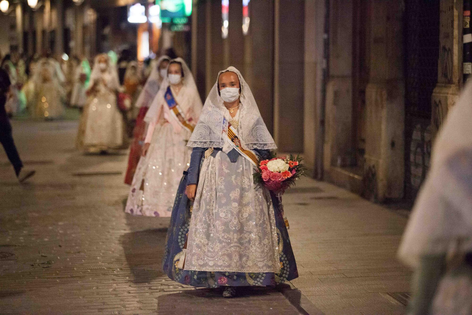 Llegada de la Fallera Mayor Infantil 2021 a la plaza de la Virgen en la Ofrenda