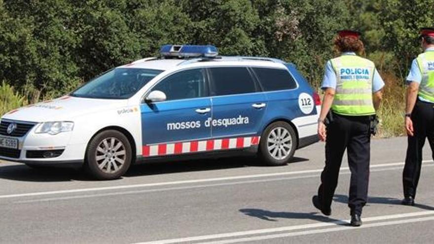 Els Mossos d&#039;Esquadra van intentar aturar el fugit i aquest va provar d&#039;atropellar un dels motoristes