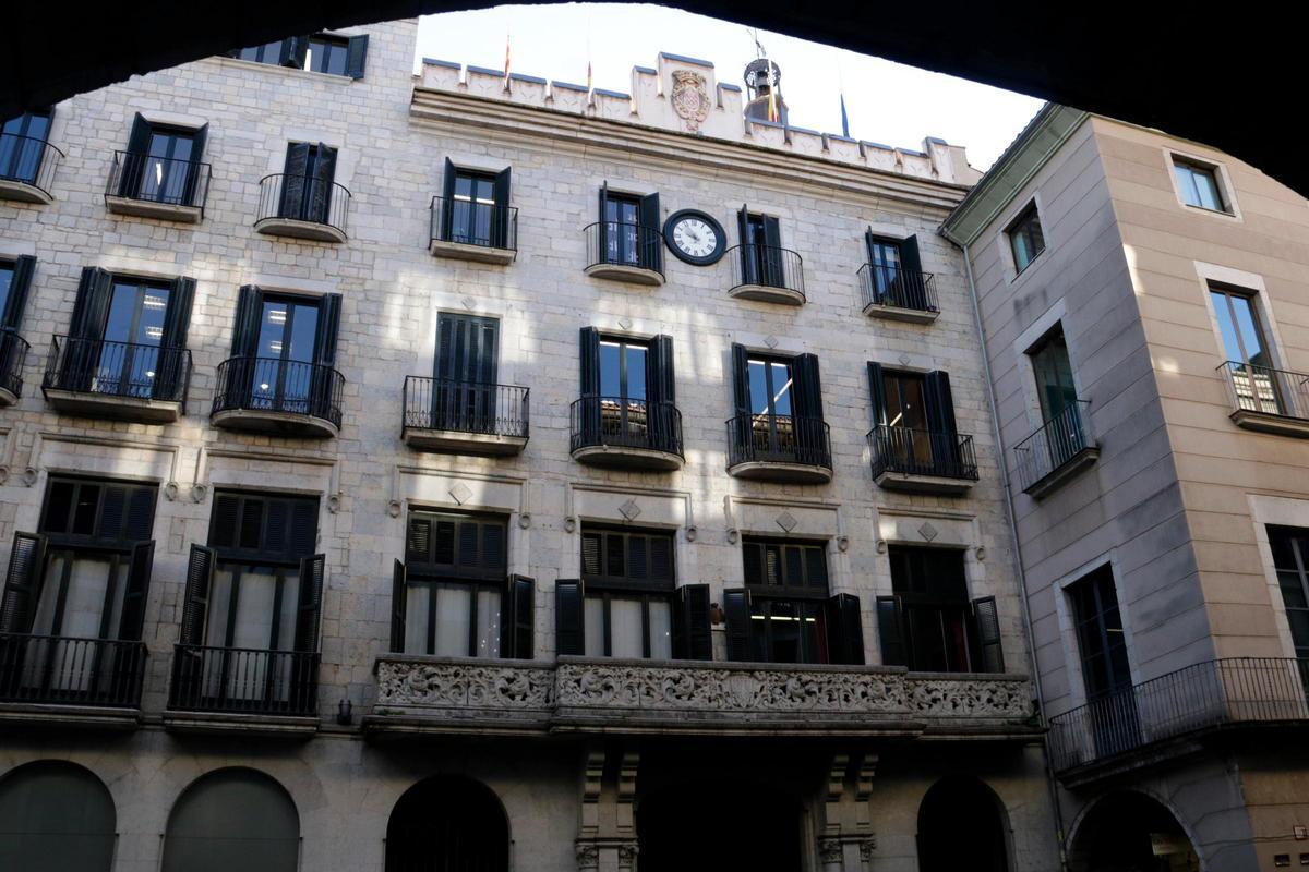Vista de la façana de l'Ajuntament de Girona