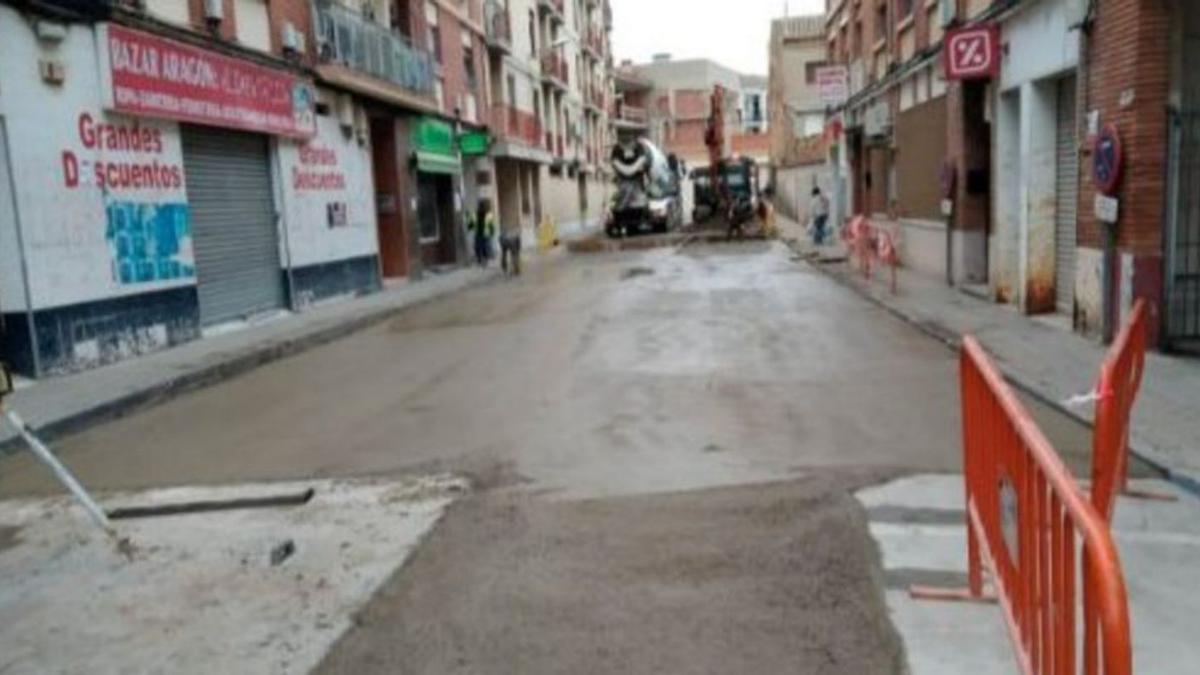 Obras de mejora en la calle Don Artal. | SERVICIO ESPECIAL