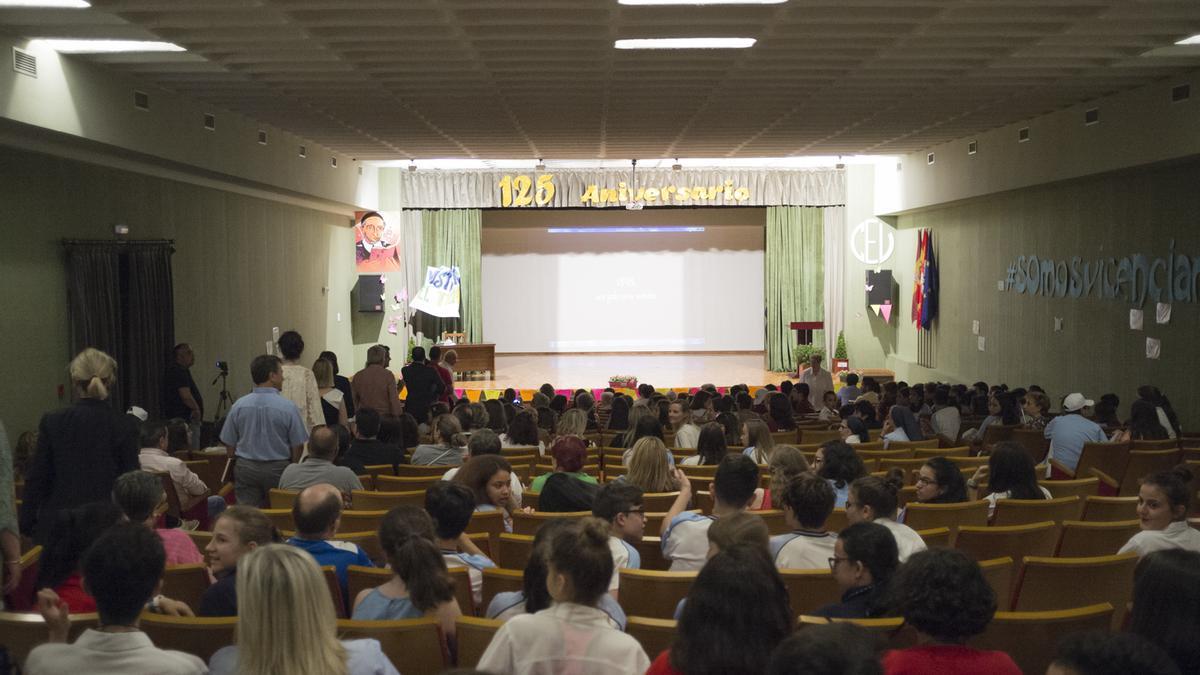 Salón de actos del colegio San Vicente de Paúl en un acto de celebración del 125 aniversario del centro concertado