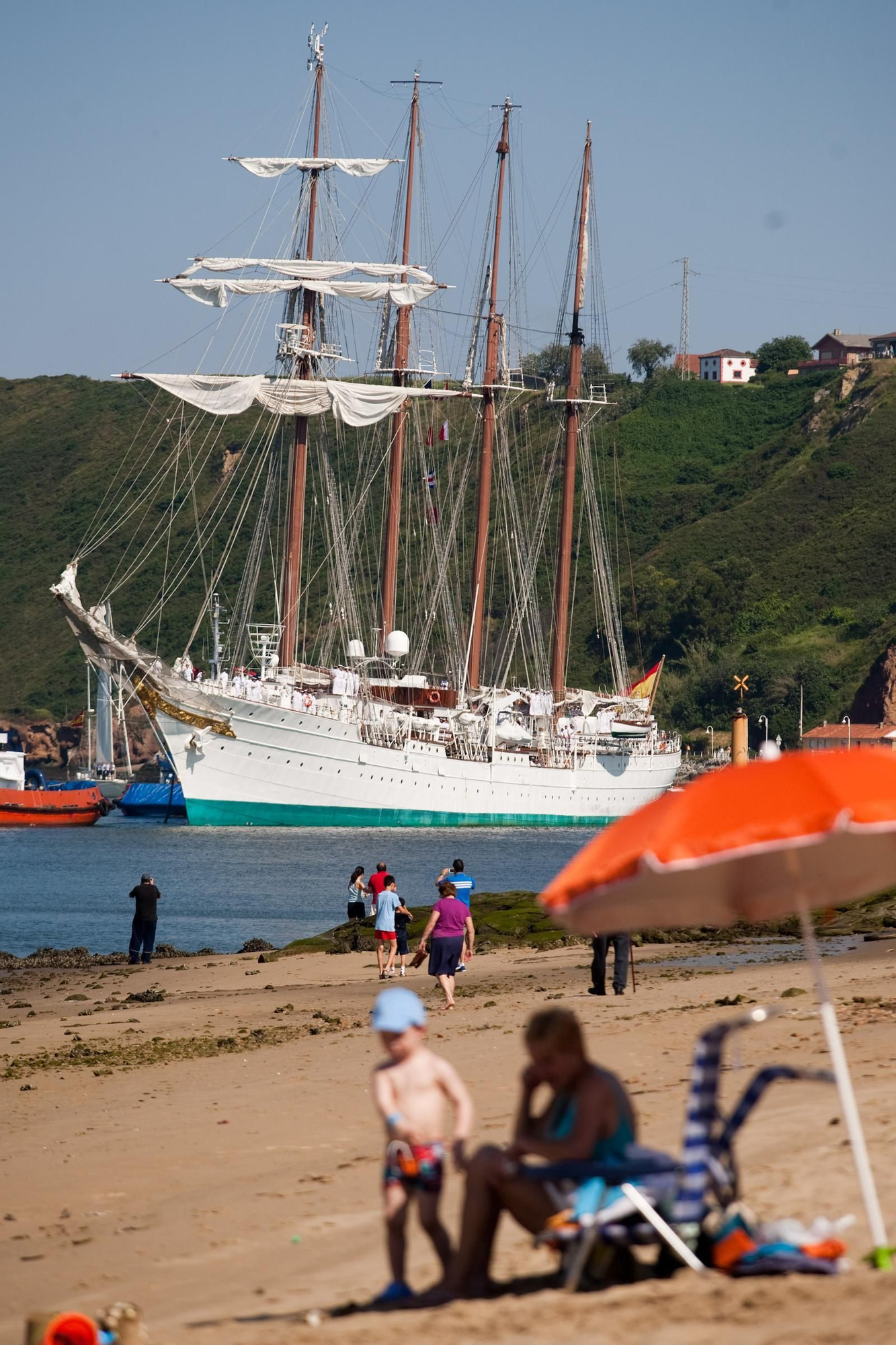 En imágenes: Así fue la última visita del Juan Sebastián Elcano a Asturias, en 2013 y a Avilés