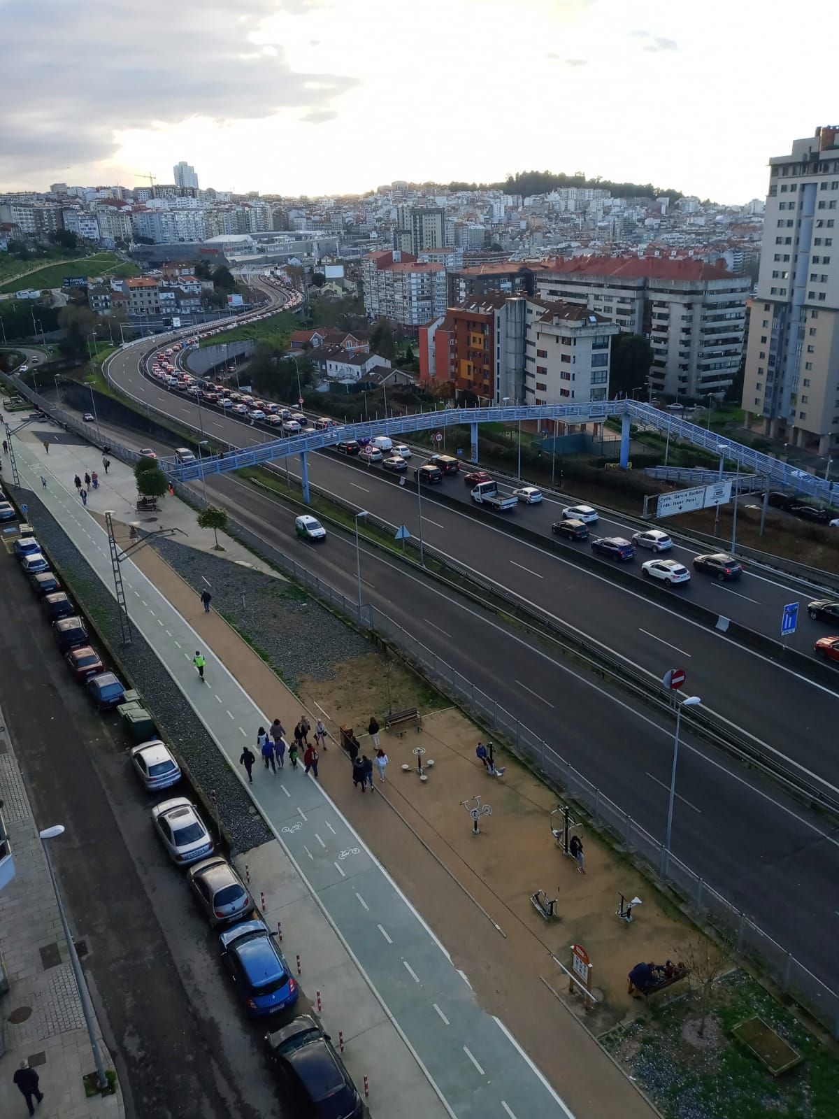 Embudo kilométrico para entrar en Vigo