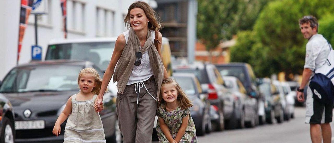 Letizia y sus hijas, de la espontaneidad a la formalidad