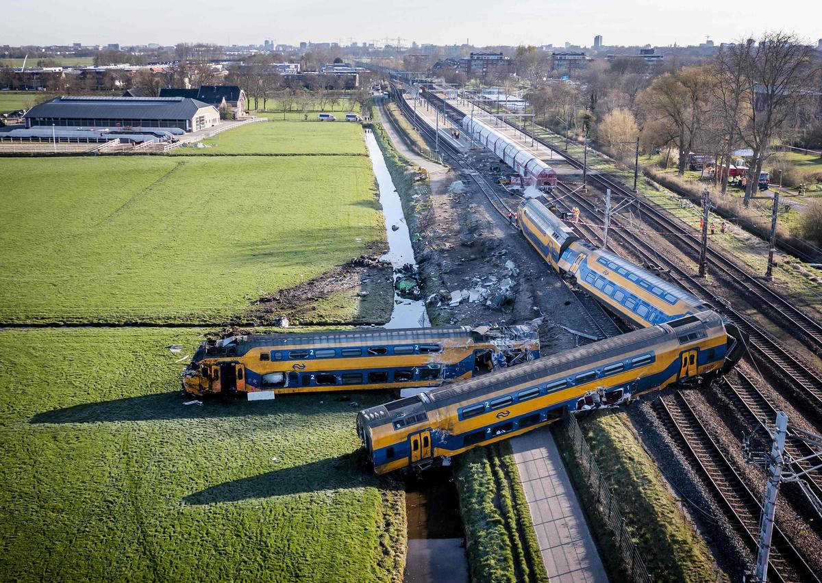 Al menos un muerto y 30 heridos tras el descarrilamiento de un tren en La Haya