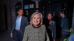 Hillary Clinton a su salida del restaurante Estimar en el Born