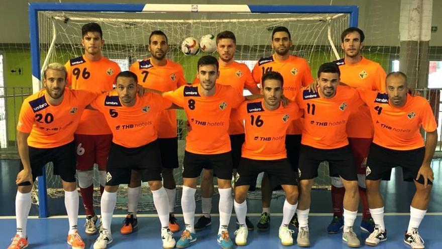 Formación del equipo del Palma Futsal en los prolegómenos de su partido de ayer.