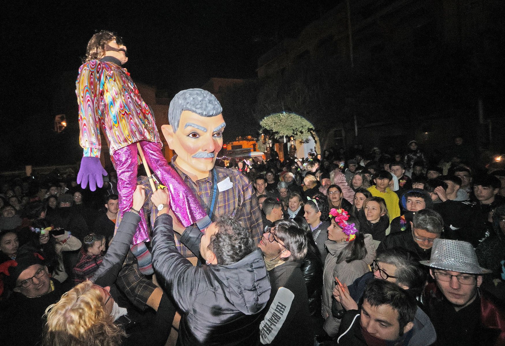 Sallent es desferma amb una rebuda gegantina entre focs d’artifici