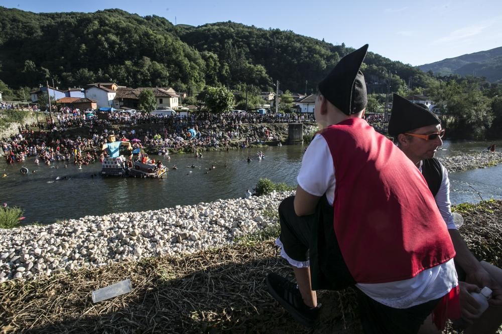 Descenso Folklórico del Nalón 2019: 40 carrozas y más de 4.000 personas