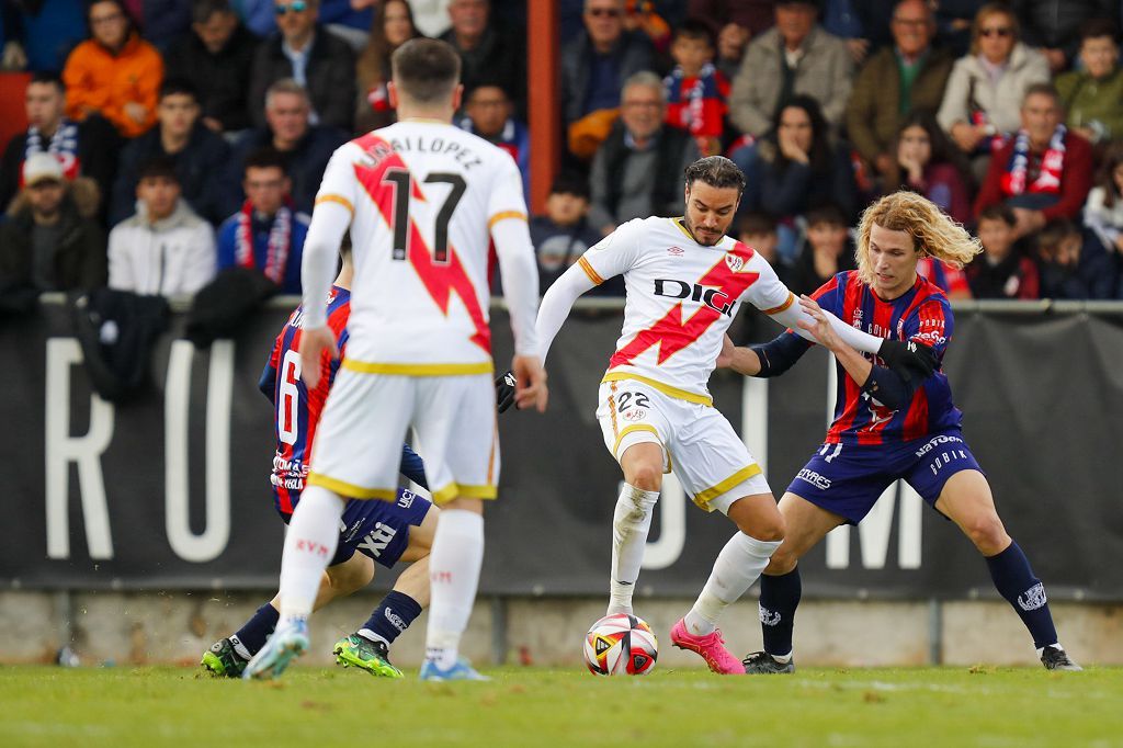 Encuentro de Copa del Rey entre el Rayo Vallecano y el Yeclano, en imágenes