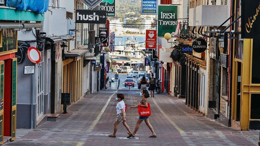 El Govern limitará más la actividad en el West End tras la entrada de turistas británicos en Ibiza