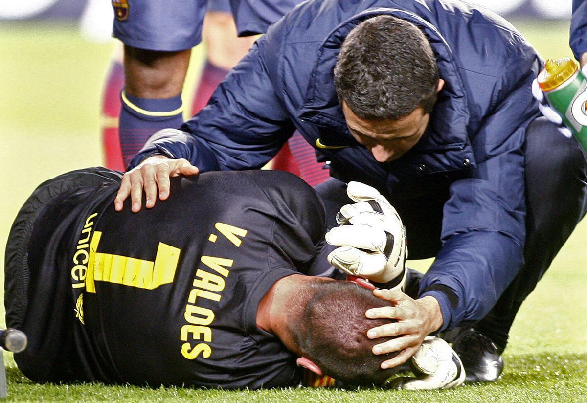 Víctor Valdés se lesionó de gravedad contra el Celta