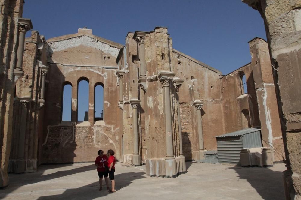 Primeros visitantes a la Catedral Vieja de Cartagena