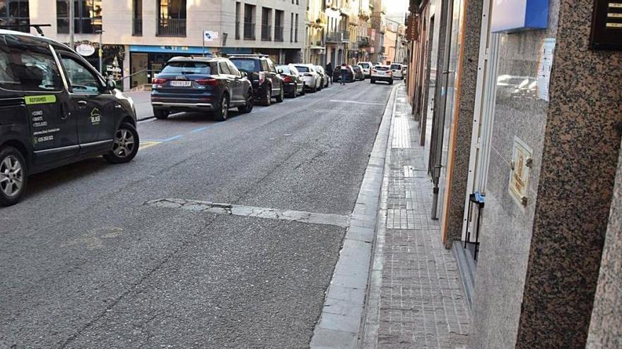 Vorera d&#039;un tram del carrer del Roser que BergaComercial demana que s&#039;arrangi