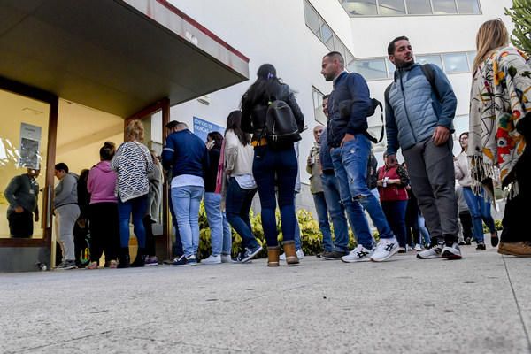 19-01-19 CANARIAS Y ECONOMIA. CAMPUS DE TAFIRA. LAS PALMAS DE GRAN CANARIA. Oposiciones a Correos. 6.000 personas se presentan a las oposiciones a Correos.  Fotos: Juan Castro.  | 19/01/2020 | Fotógrafo: Juan Carlos Castro