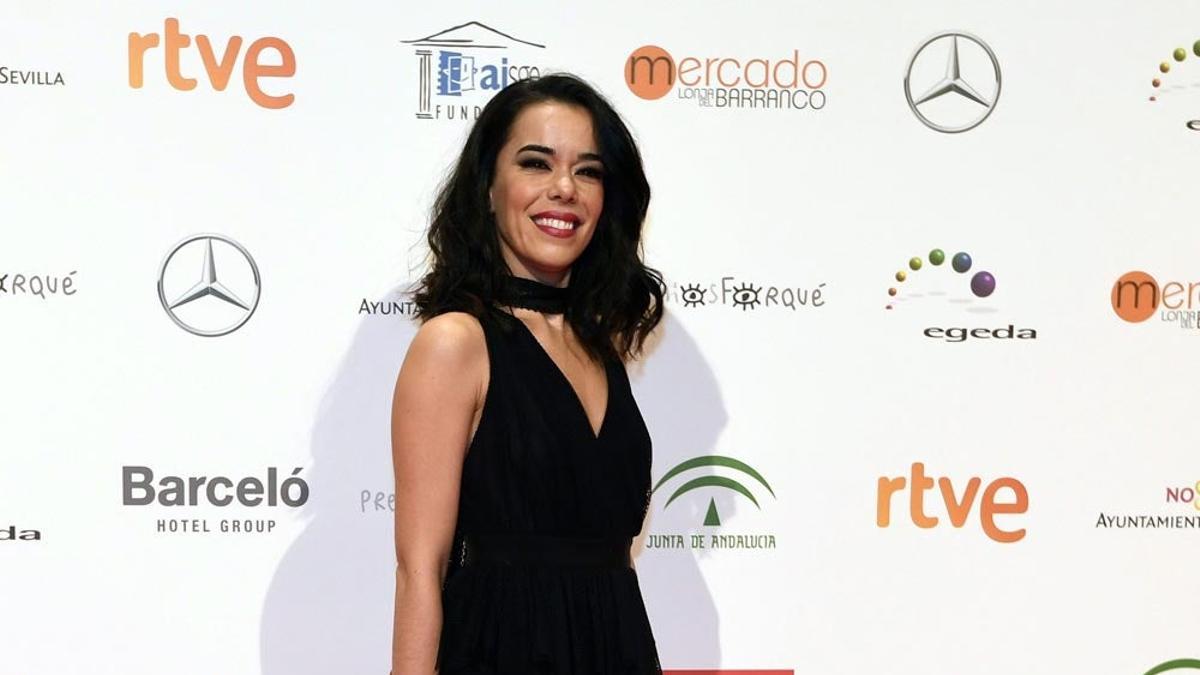 Beatriz Luengo con un vestido negro de Elisabetta Franchi