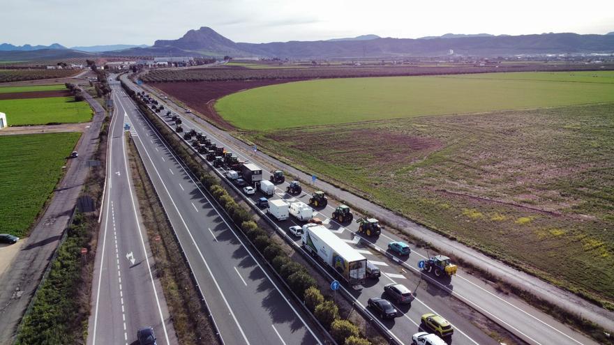 Miércoles, 14 de febrero: los agricultores colapsan las carreteras de Andalucía