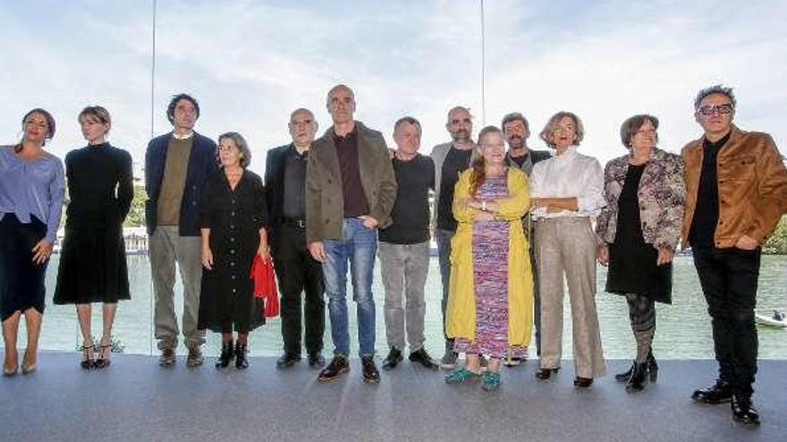 Miembros de la Academia y cineastas, ayer, en Sevilla.