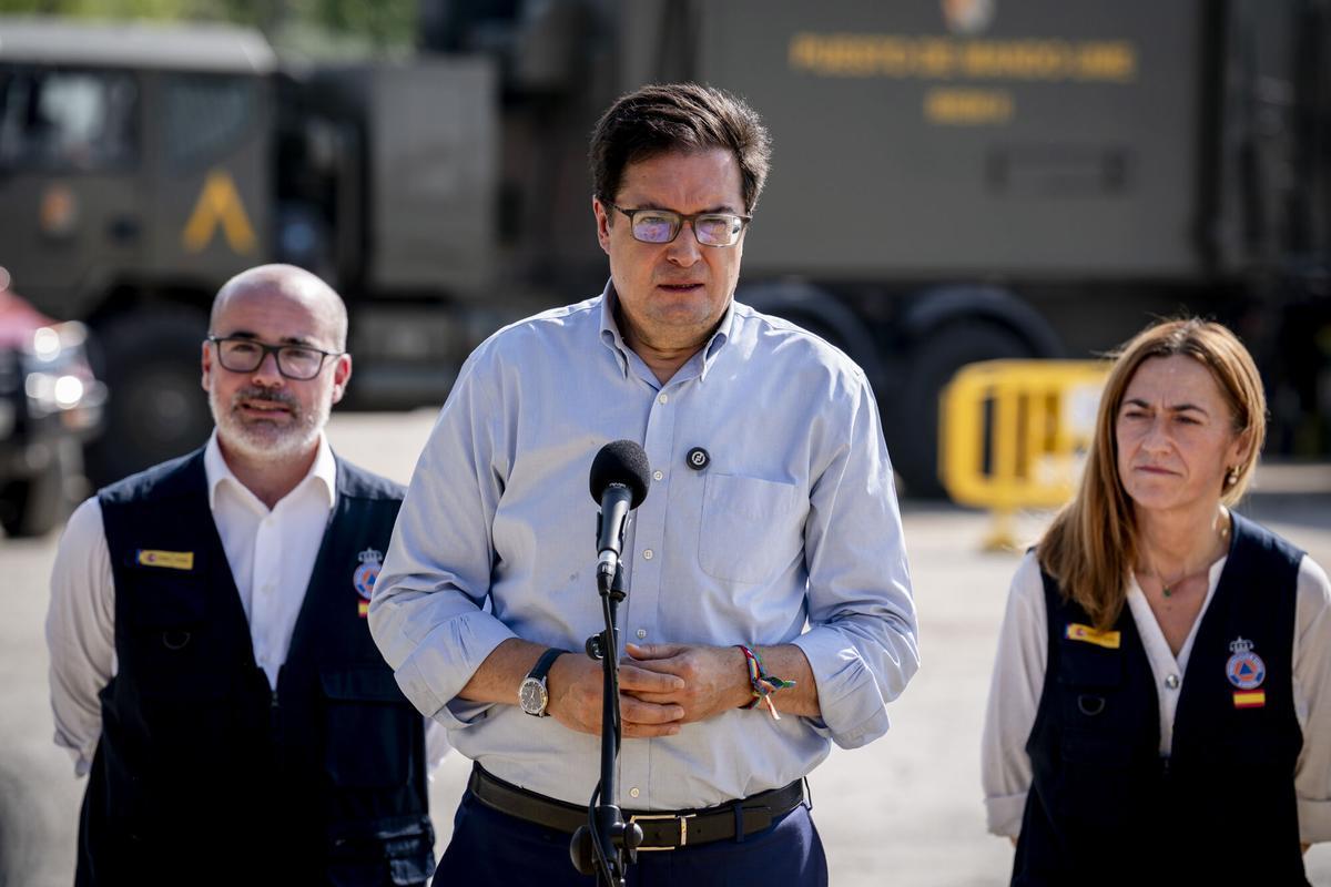 El ministro para la Transformación Digital, Óscar López, este miércoles en el Puesto de Mando Avanzado para luchar contra los incendios.