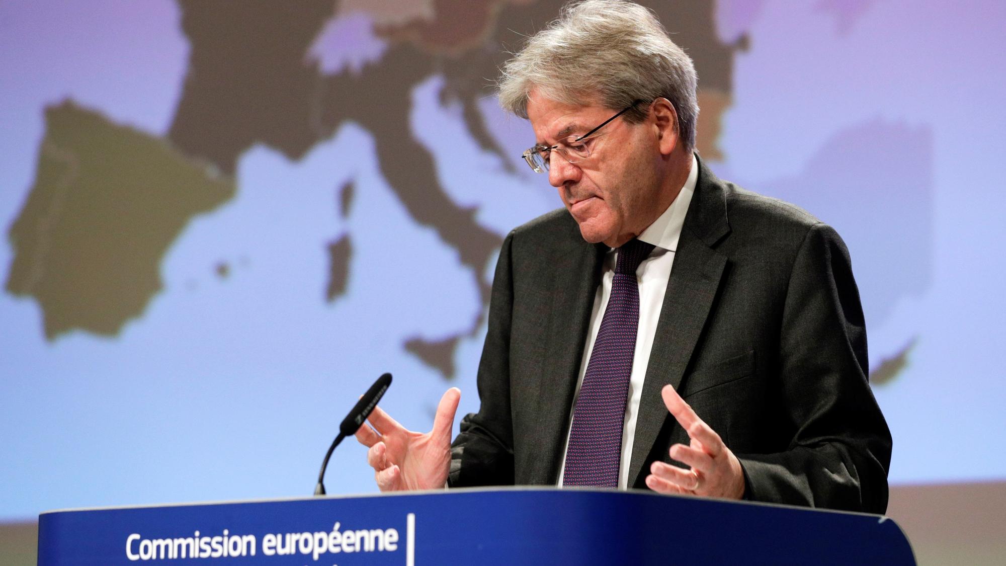 Brussels (Belgium), 11/11/2021.- European Commissioner in charge of Economy Paolo Gentiloni speaks at a press conference to present autumn 2021 economic forecast of the European Commission in Brussels, Belgium, 11 November 2021. (Bélgica, Bruselas) EFE/EPA/OLIVIER HOSLET