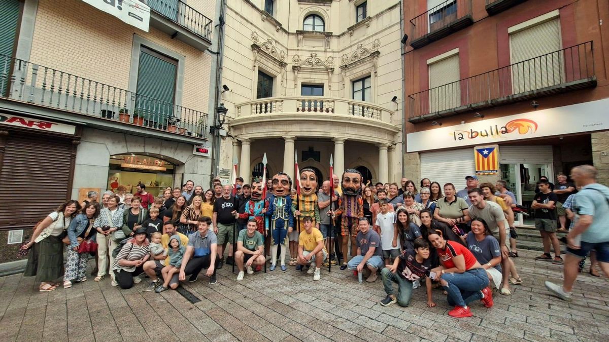 Els nans de l'Ametlla de Merola, aquest divendres a la plaça de Sant Pere