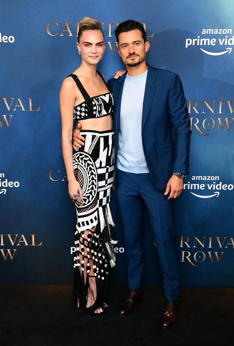 Cara Delevingne y Orlando Bloom en el estreno de 'Carnival row' en Londres