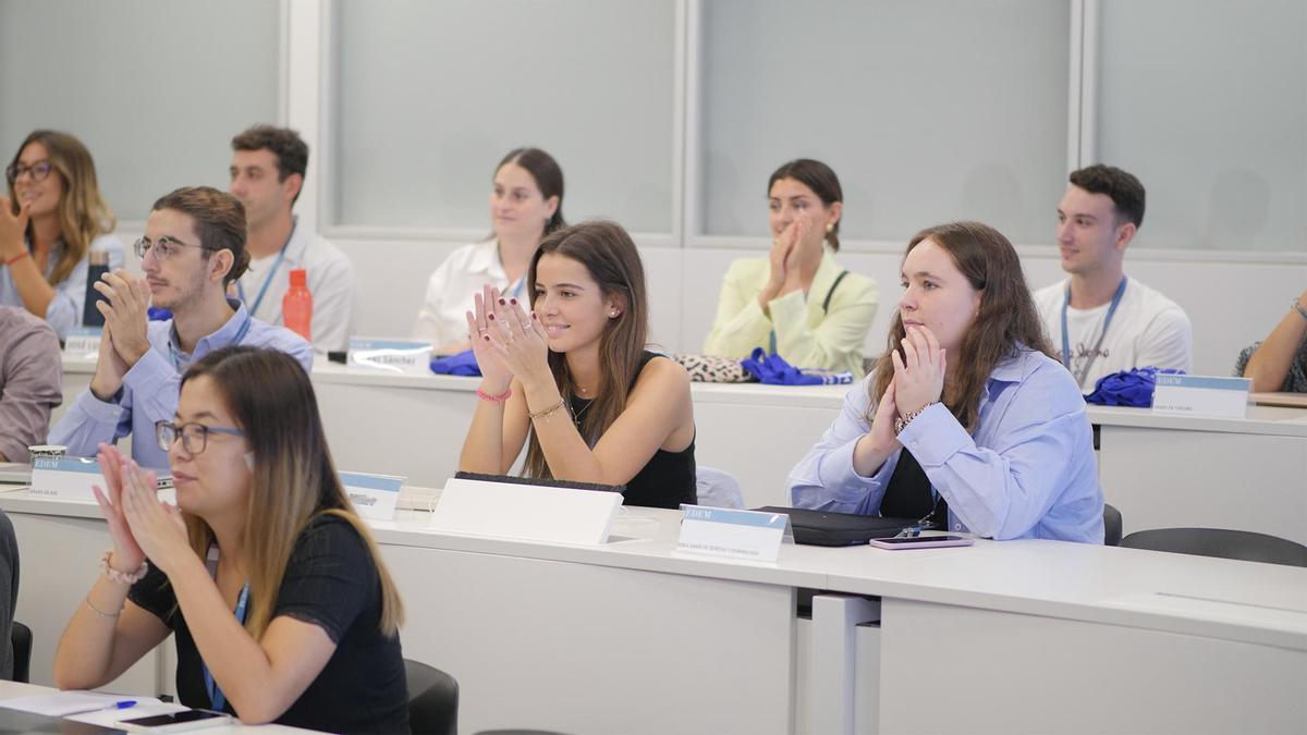 La mitad de las asignaturas se imparten en inglés, favoreciendo la proyección internacional.