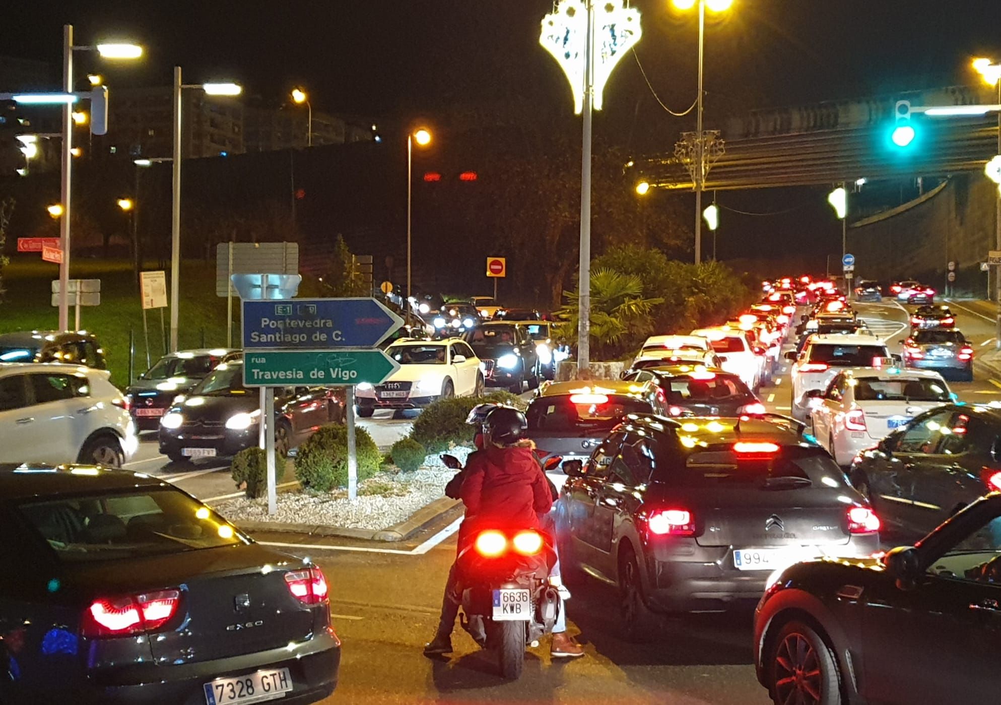 Monumental atasco en el centro de Vigo