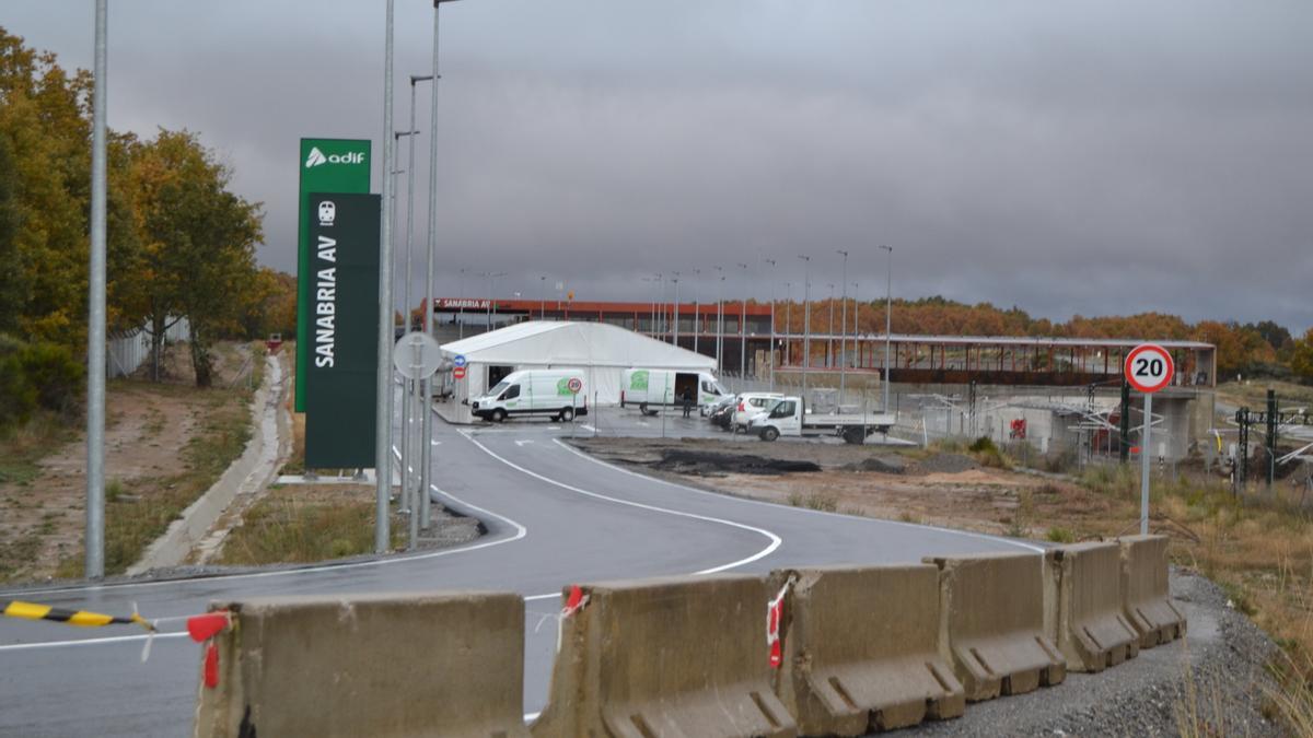 Accesos a la estación del AVE en Otero de Sanabria