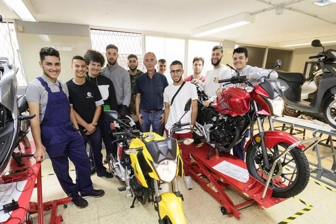 Reportaje IES Cruz de Piedra sobre taller motocicletas, novedad curso 2018/2019  | 25/04/2019 | Fotógrafo: Tony Hernández