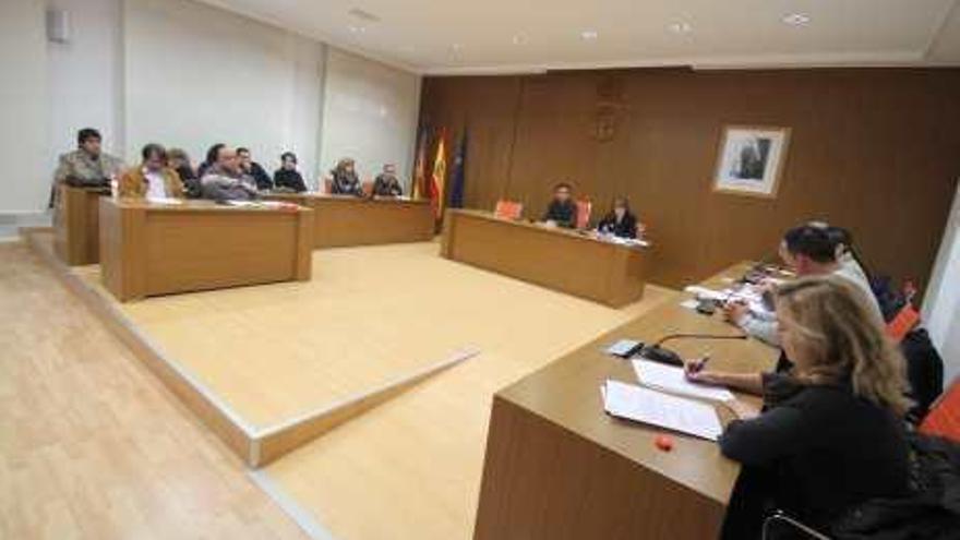 El edil de IU pide cambiar de sitio en el pleno para alejarse de la concejala de Juventud