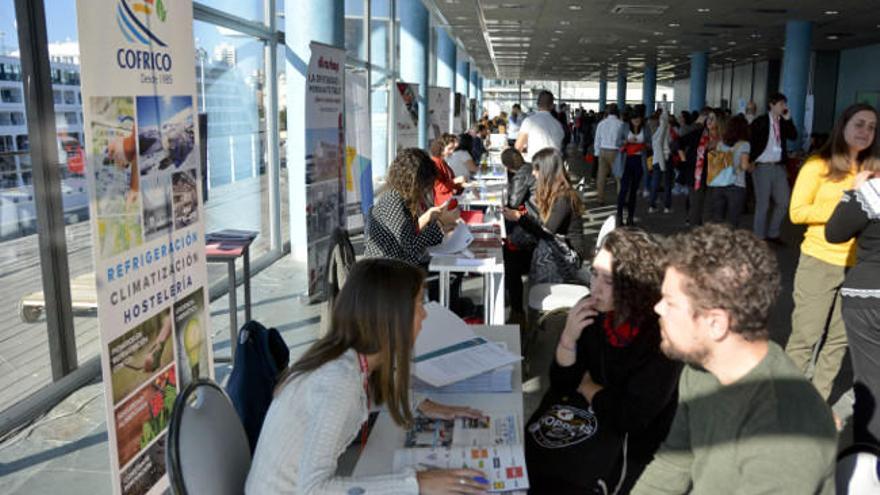 Asistentes a una feria de empleo en octubre de este año. | arcay / roller agencia