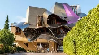 La “ciudad del vino” con un balneario de vinoterapia y una cascada única