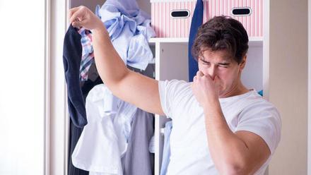 Cómo quitar los olores apestosos de tu ropa