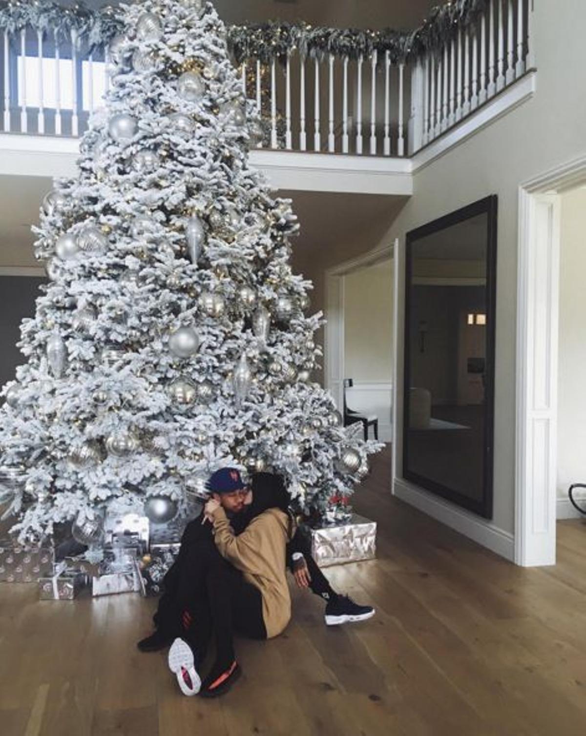 Kylie Jenner se apunta con su novio Tyga a una blanca Navidad