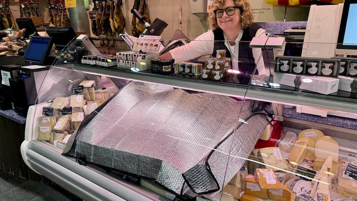Esther Medrán propietaria de Cansaladeries Medrán en el mercado de Sabadell