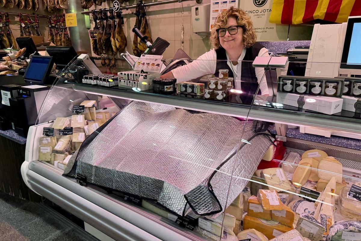 Esther Medrán propietaria de Cansaladeries Medrán en el mercado de Sabadell