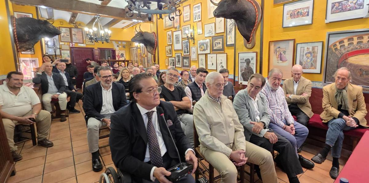 Profesionales del mundo del toro en la asociación 'De Tinto y Oro'