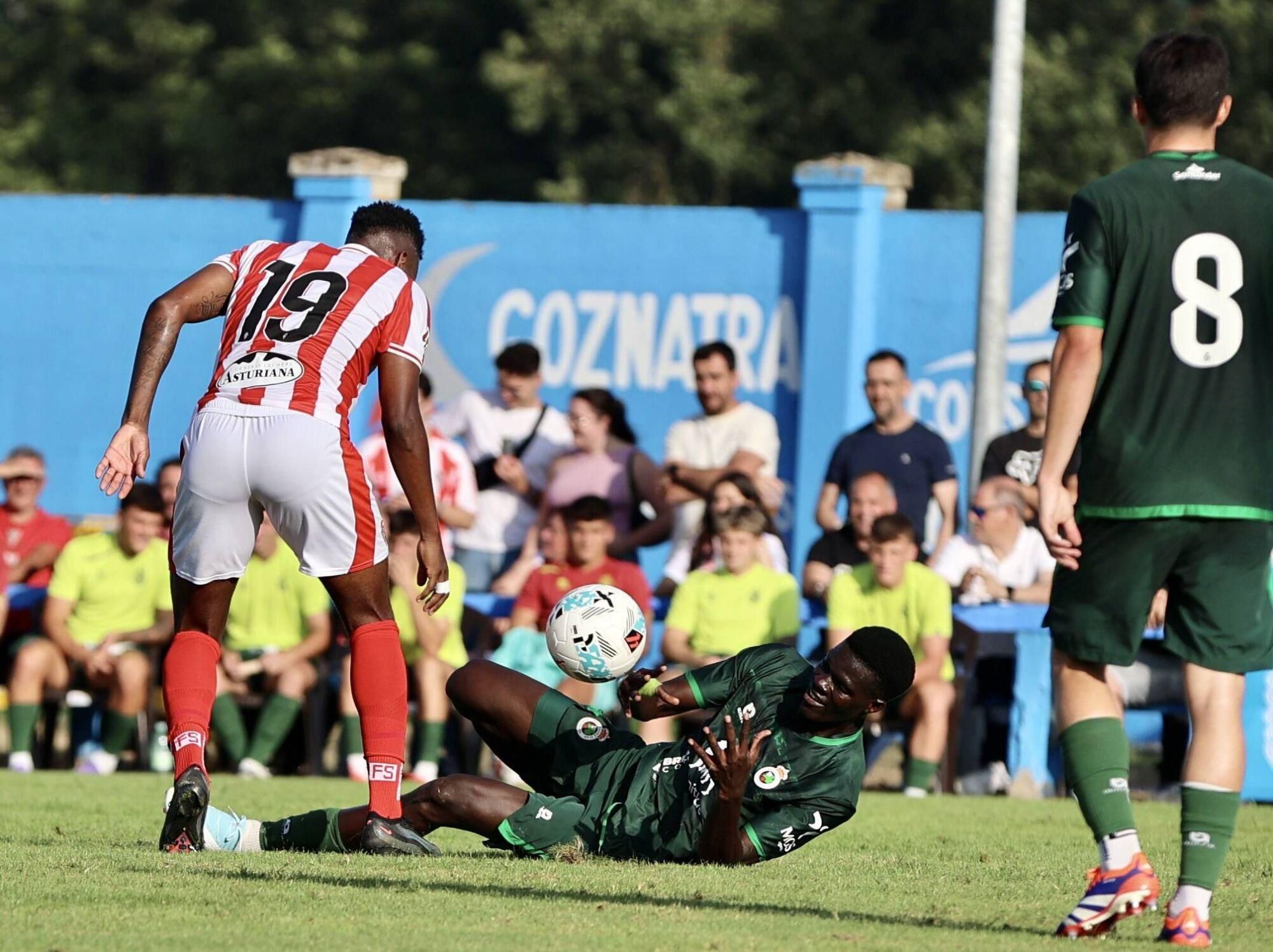 EN IMÁGENES: Amistoso de pretemporada en Grado entre Sporting y Racing de Santander