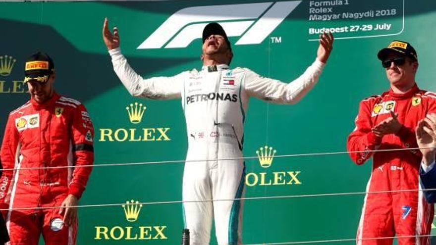 Lewis Hamilton, al capdamunt del podi a Hongria.