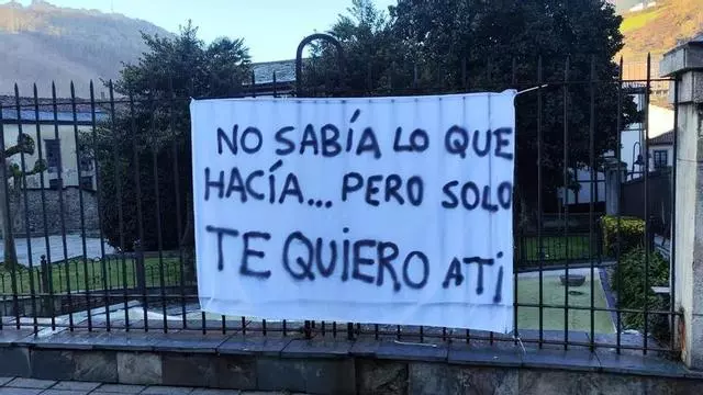 “Perdóname, no volverá a pasar”: los carteles de petición de disculpas que están dando mucho de qué hablar en Cangas del Narcea