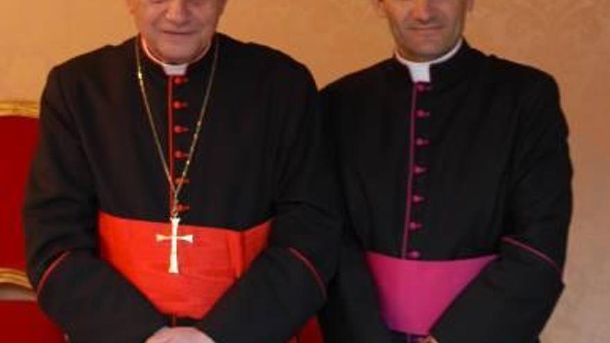 Alejandro Cifres junto al anterior Papa, Joseph Ratzinger.