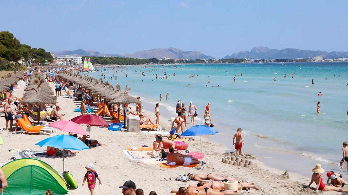 Bañistas en  Playa de Muro